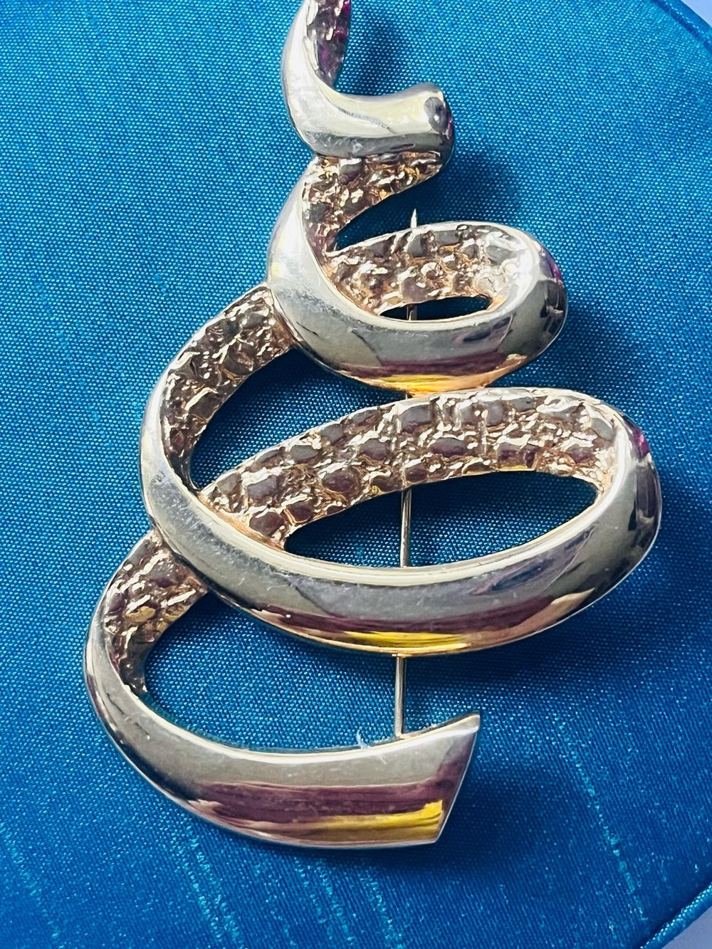 Silver-Tone Sculptural Swirl Brooch - Metallic Silver